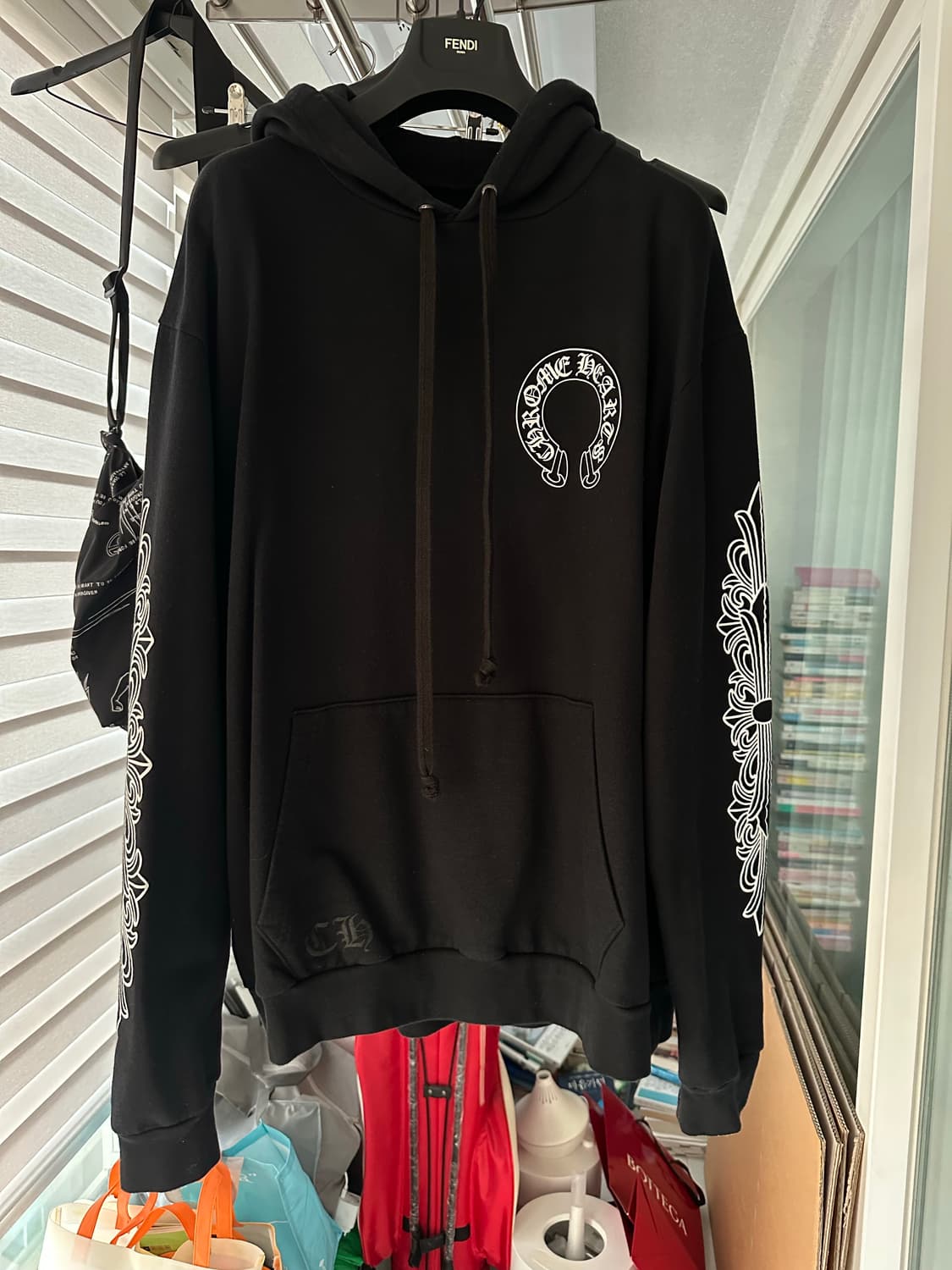 [L] 크롬하츠 홀스슈 플로랄 후드 블랙 판매합니다 상품이미지2