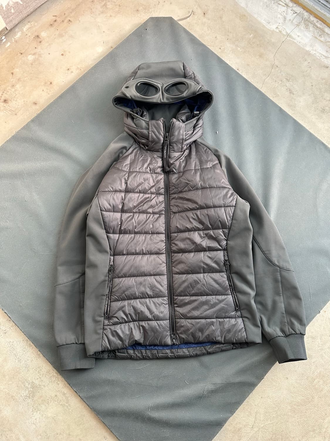 씨피컴퍼니 고글 패딩 자켓 46(90-95) 상품이미지3