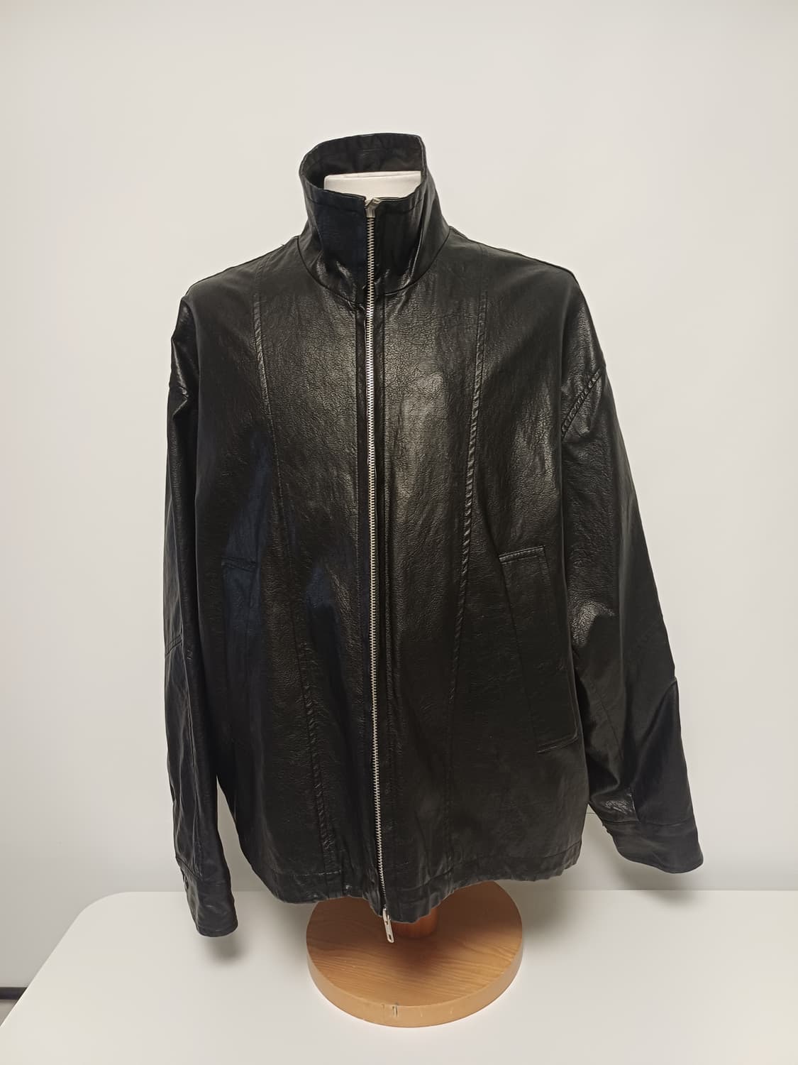 [Free] they 하이넥 절개 레더 자켓 (Black) 상품이미지10