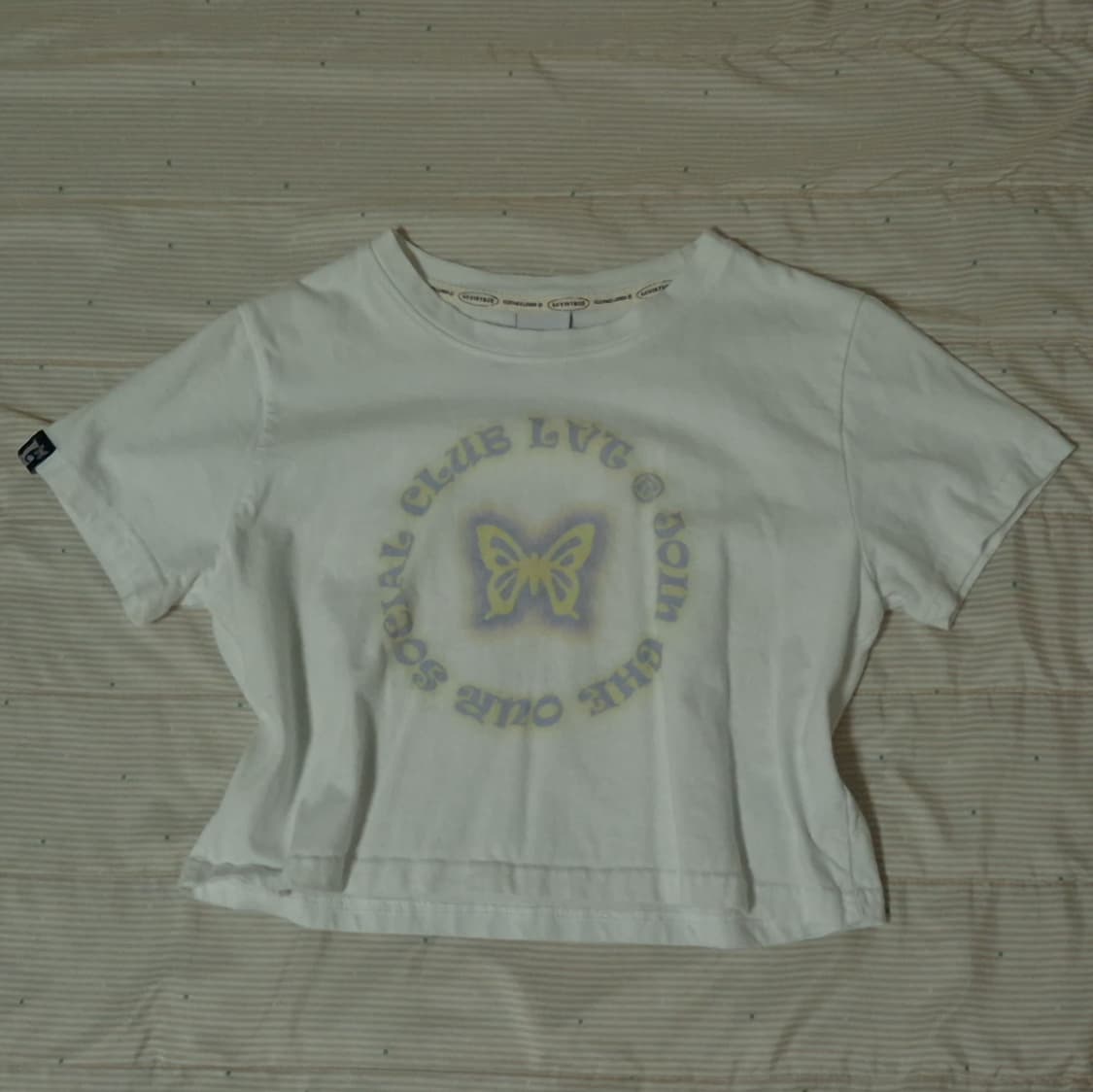 러브이즈트루 크롭 반팔티 상품이미지1