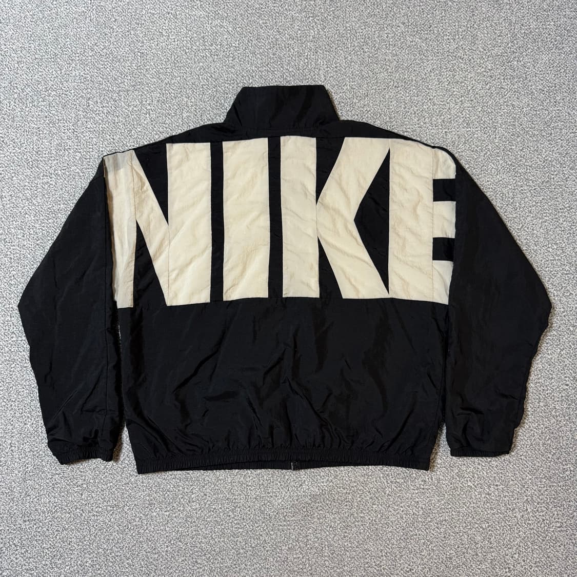 [정가 17만원] 나이키 빅로고 바람막이 L 상품이미지2