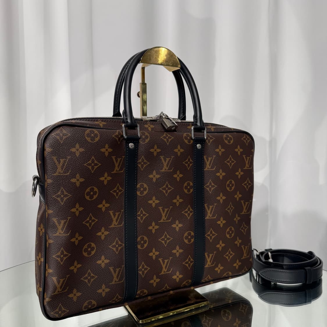 루이비통 마카사르 포르트 도큐멍 보야주 PM 상품이미지4