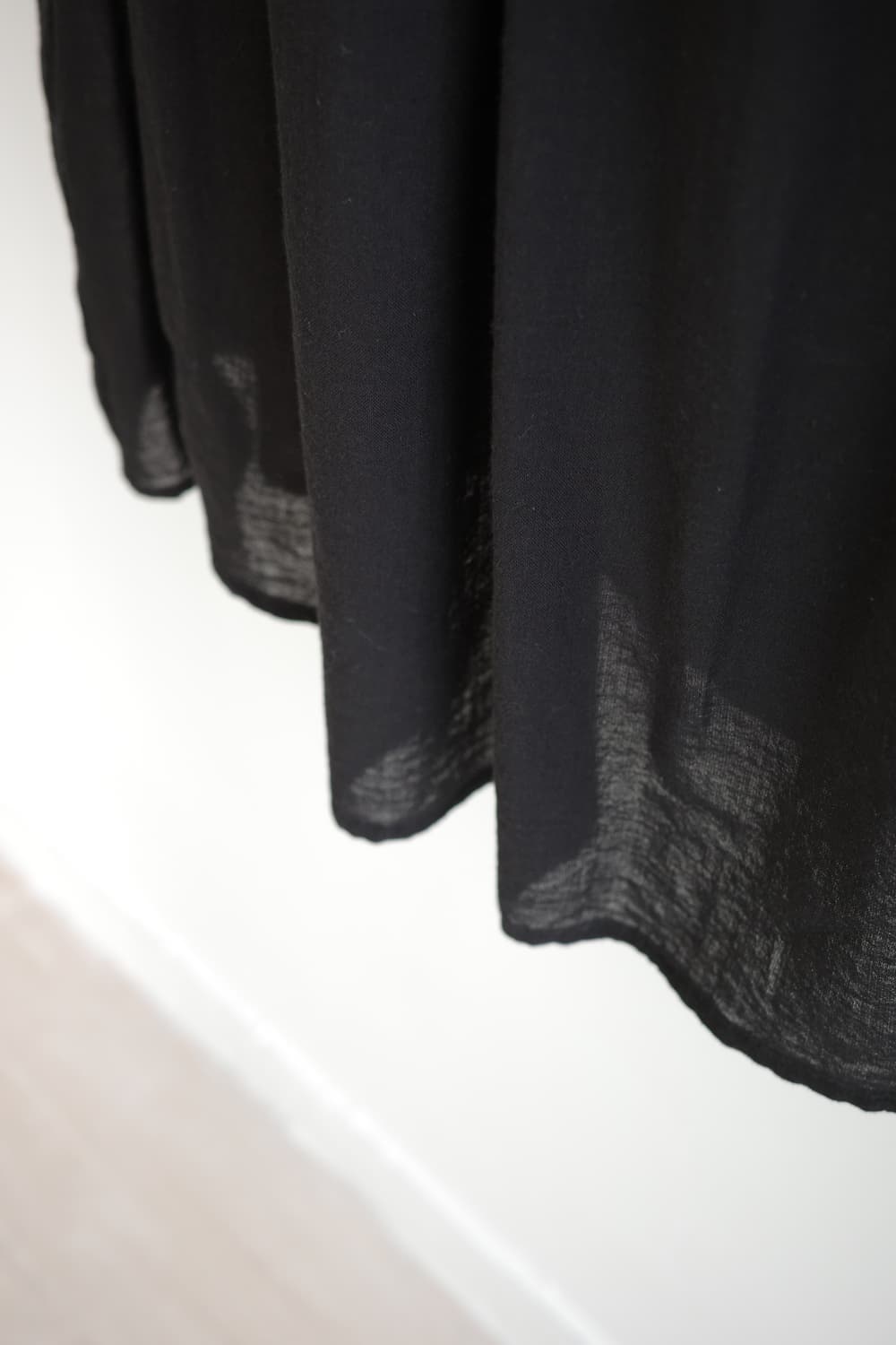 earth music • 블랙 아사 코튼 셔링 롱 스커트 상품이미지7