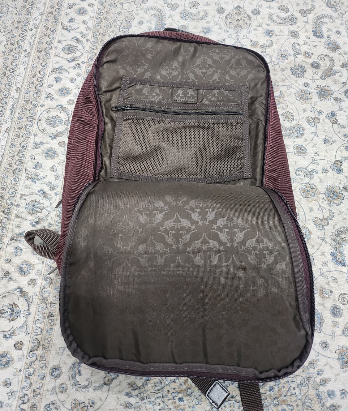 캉골 데일리 레더 메쉬 버건디 1093 노트북 수납 백팩 상품이미지4