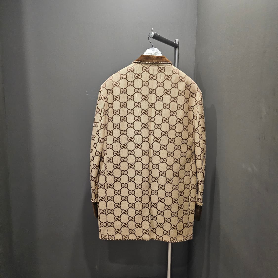 구찌 GG로고 자카드 스웨이드 카라 이정재 자켓 상품이미지4