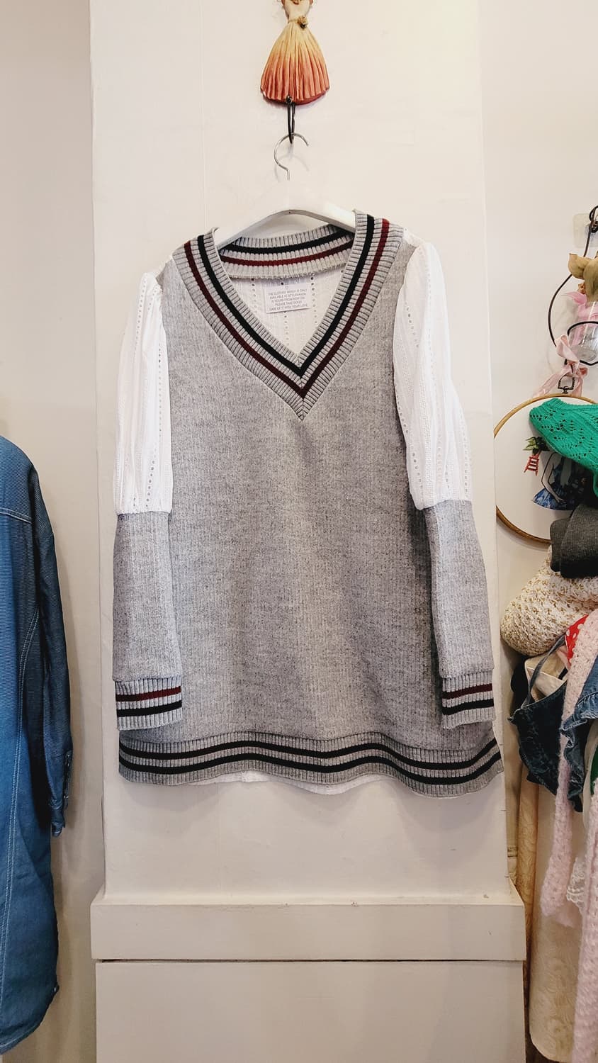 유니크 브이넥 니트 상품이미지1