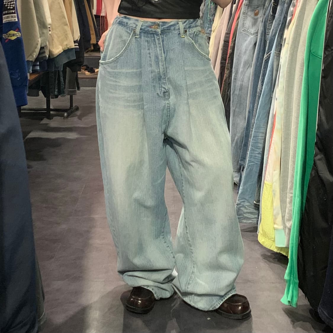 [IM] Gilyard 백 레터링 힙합 데님 팬츠 연청 상품이미지1