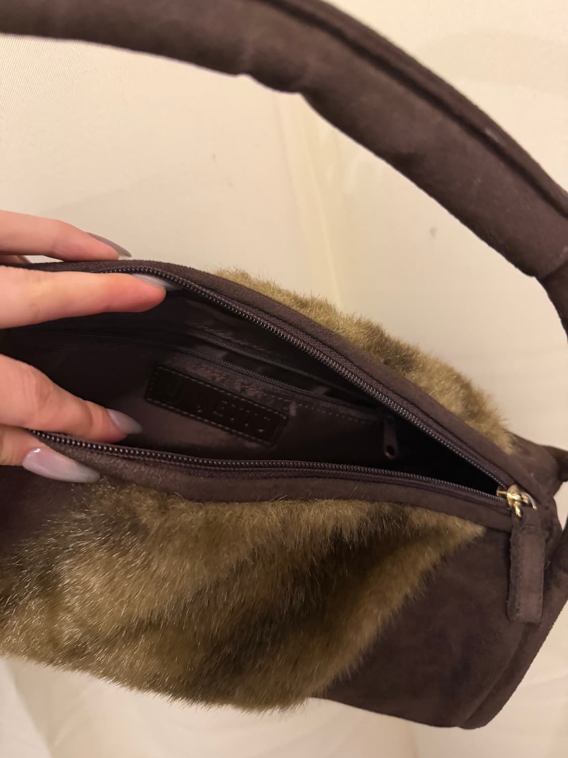 Yetts 퍼 스웨이드 더플백 상품이미지4