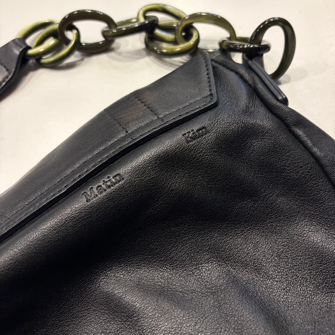 마뗑킴 파리 미들백 가죽 체인 숄더백 블랙 상품이미지3