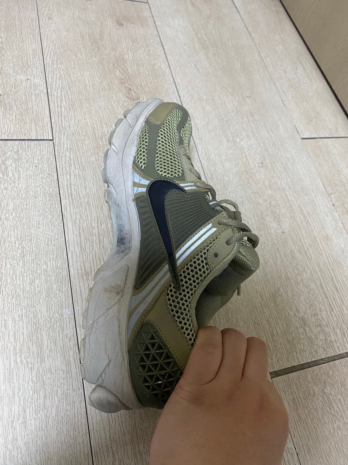 [NIKE] 나이키 줌보메로5 뉴트럴 미디엄 올리브 275사이즈 상품이미지6