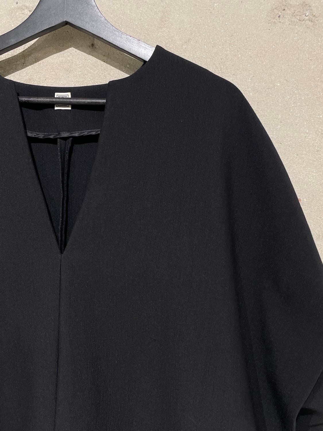 토템 블랙 페니턴 퍼프 슬리브 블라우스 상품이미지3