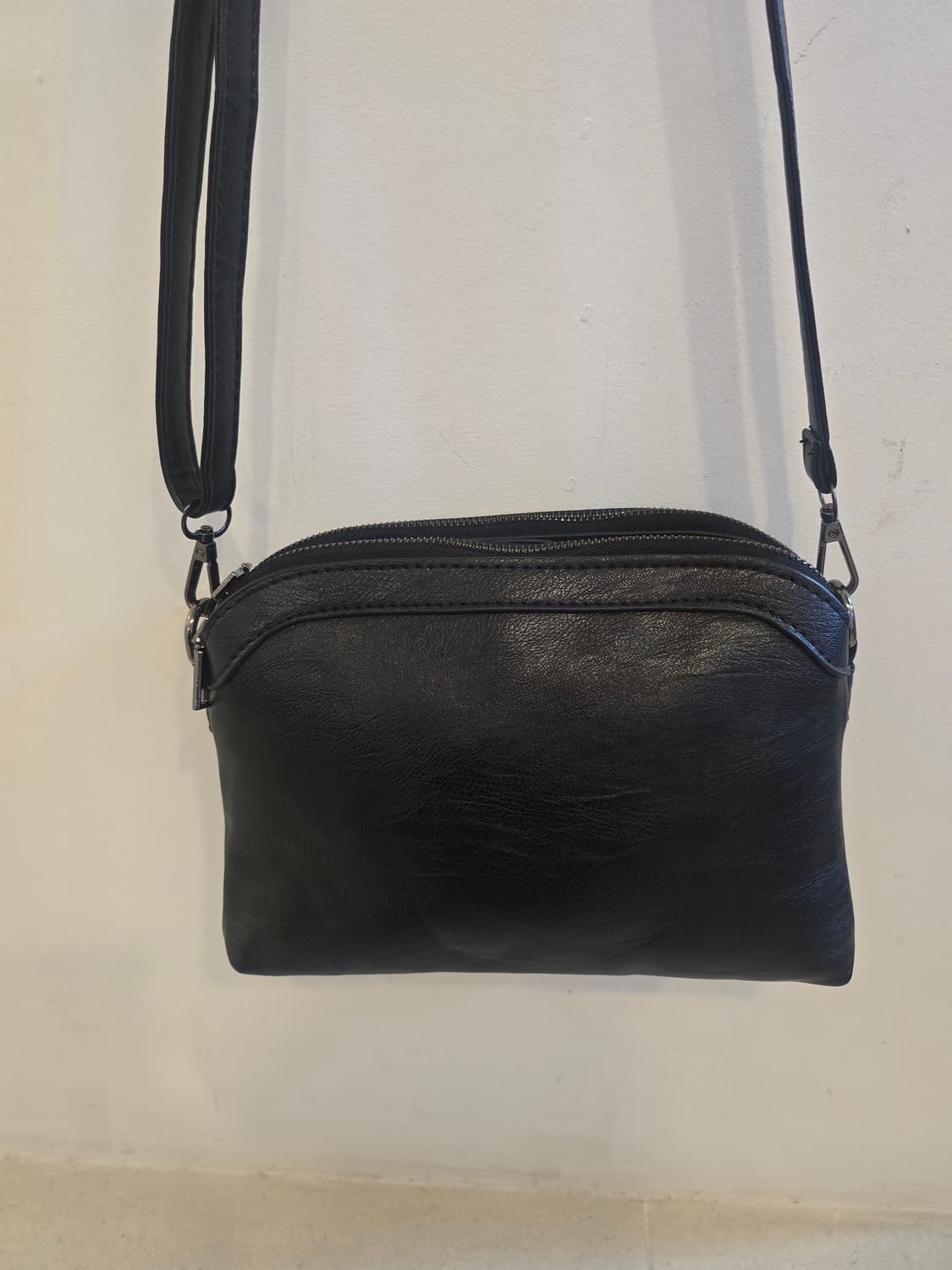 블랙가죽 꼬임 크로스백 상품이미지5