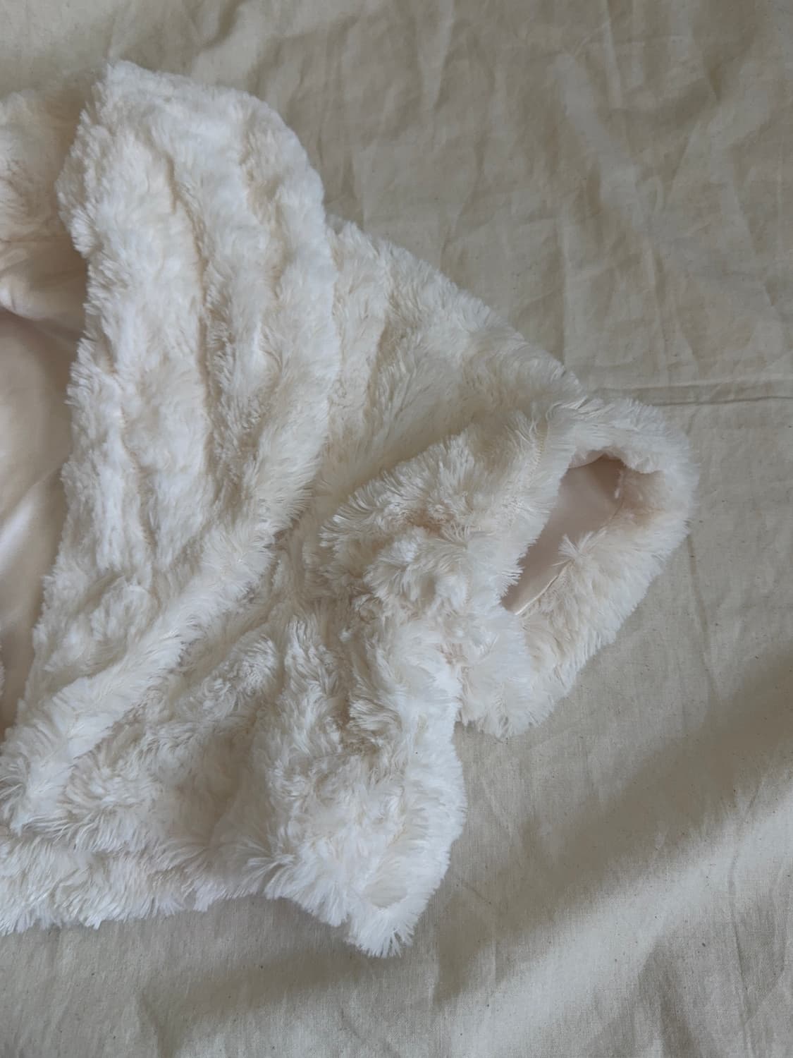 로걀 러블리 히메갸루 퓨어 핑크베이지 퍼 크롭 볼레로 상품이미지3