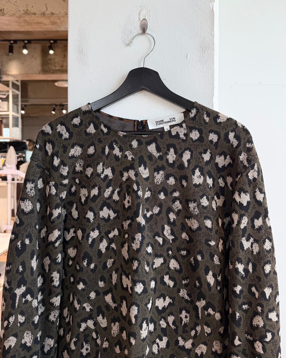 다이앤 본 퍼스텐버그 카키브라운 레오파드 롱슬리브 상품이미지3