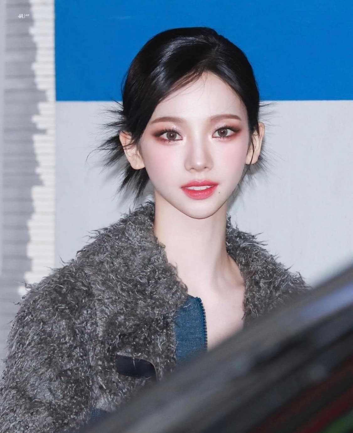 (카리나 착용) 앤더슨벨 우먼 올가 헤어리 니트 집업 퍼자켓 상품이미지1