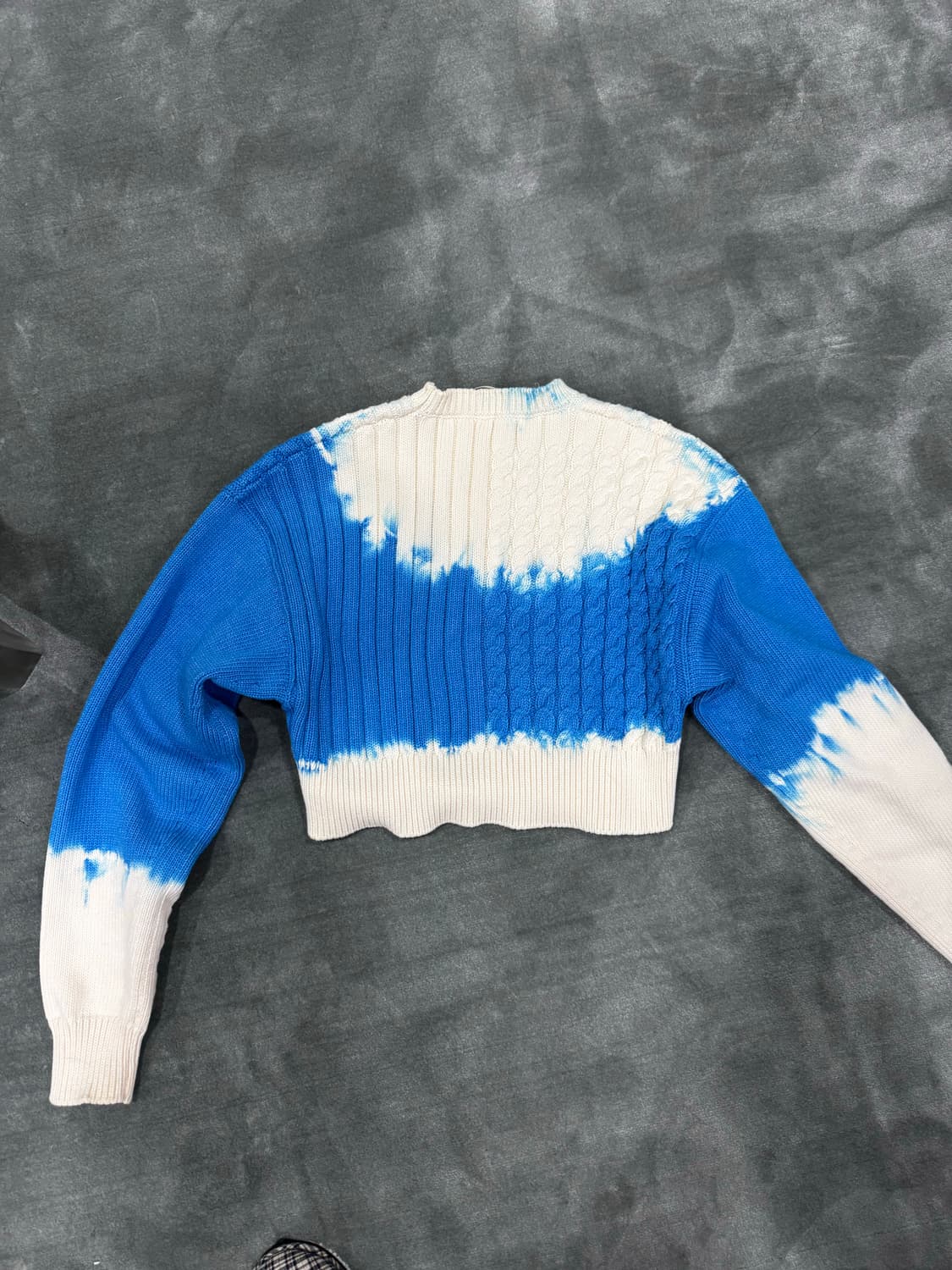 오프화이트 블루 페인티드 크롭 스웨터 34 상품이미지4