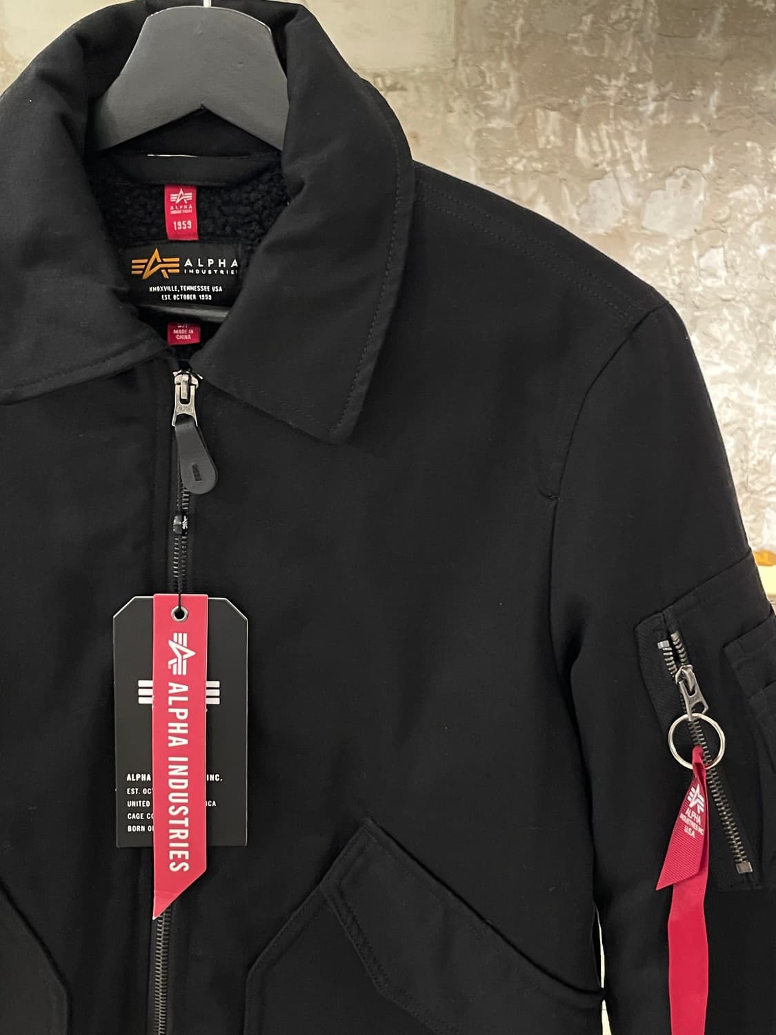 알파 인더스트리 블랙 cwu 쉐르파 라인드 유틸리티 봄버 자켓 상품이미지3