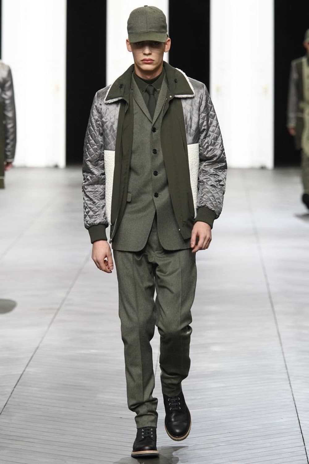 디올 옴므 12AW 런웨이 리버서블 카키 봄버 상품이미지2