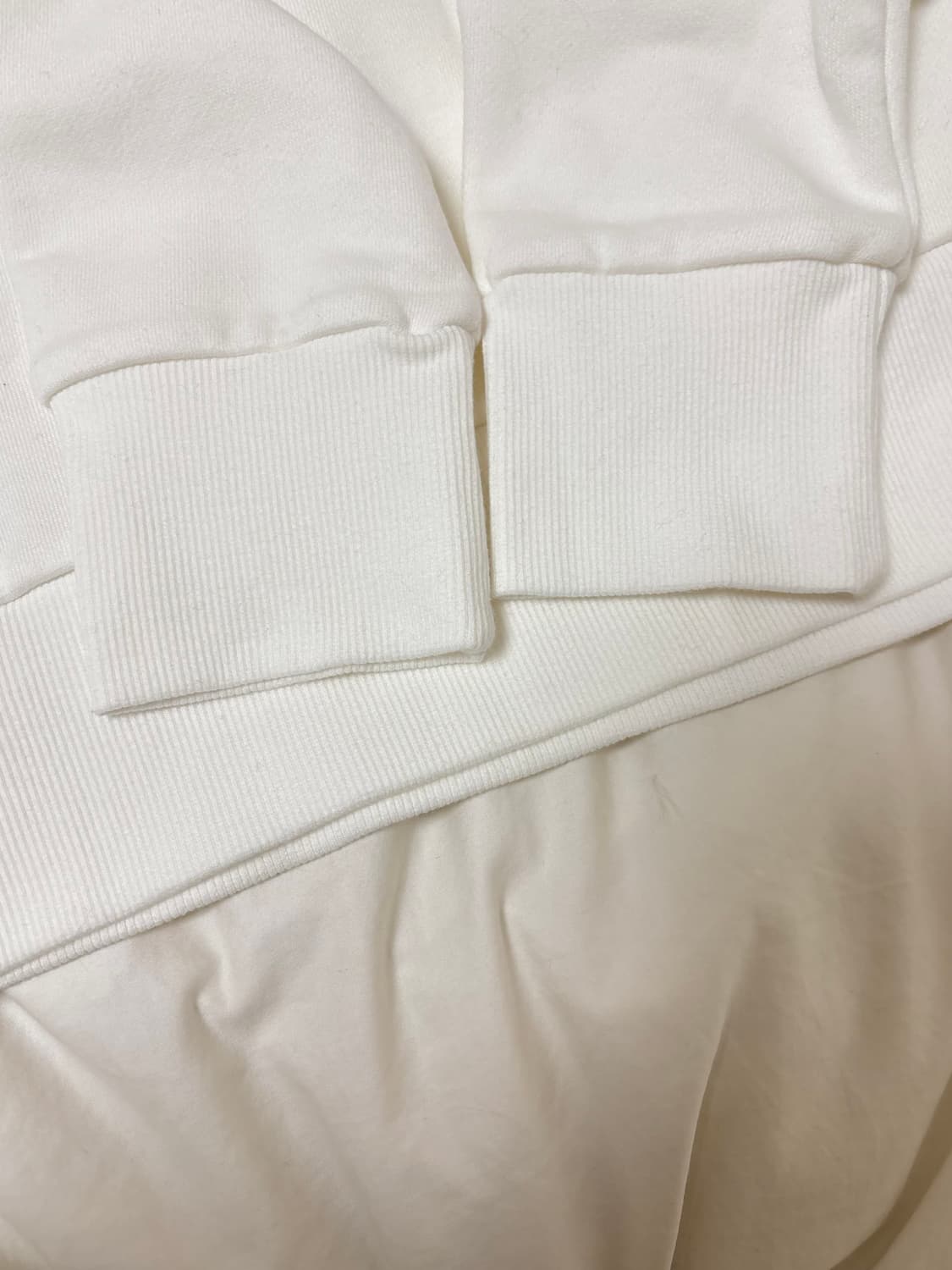 (새상품)포어링 맨투맨 4US Pocket sweatshirts 오프숄더 상품이미지7