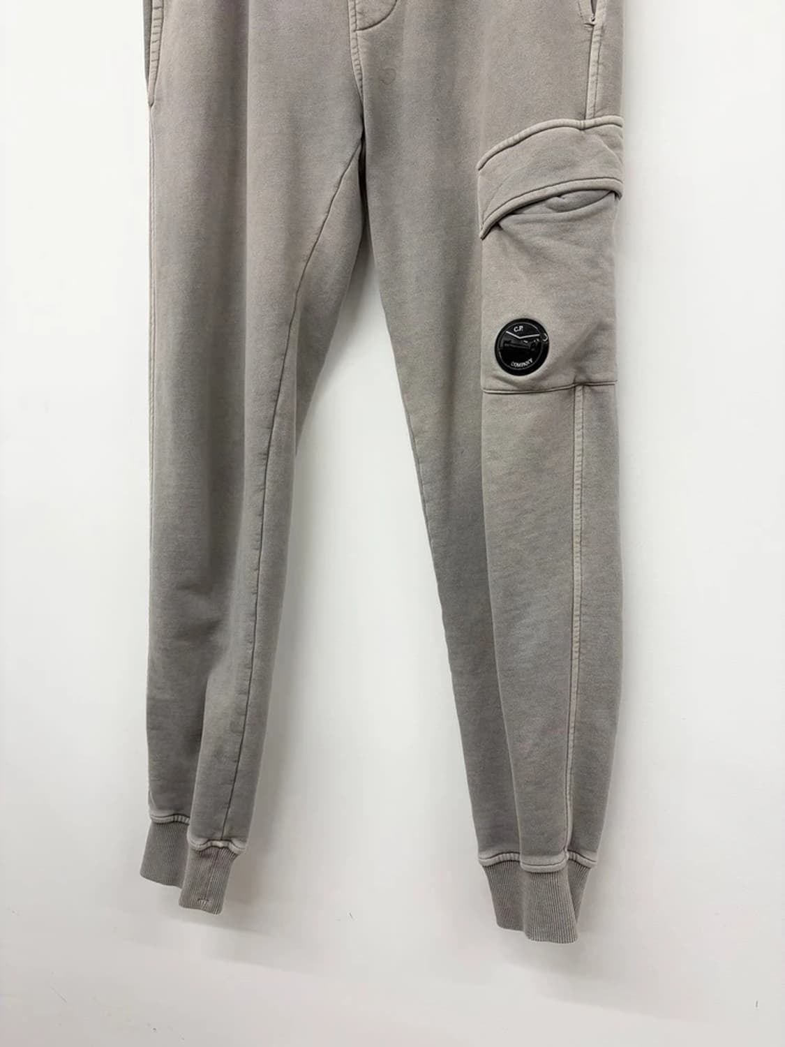 CP컴퍼니 레지스트 다이드 원포켓 렌즈 조거 팬츠 PN9742 상품이미지4