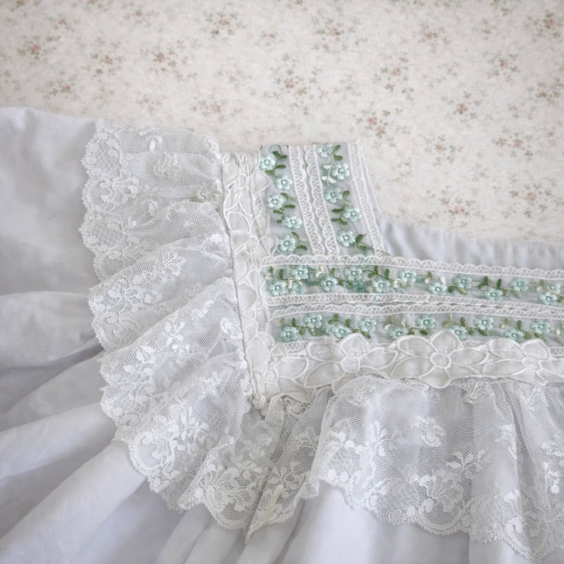 파스텔 블루플라워 블라우스 상품이미지2