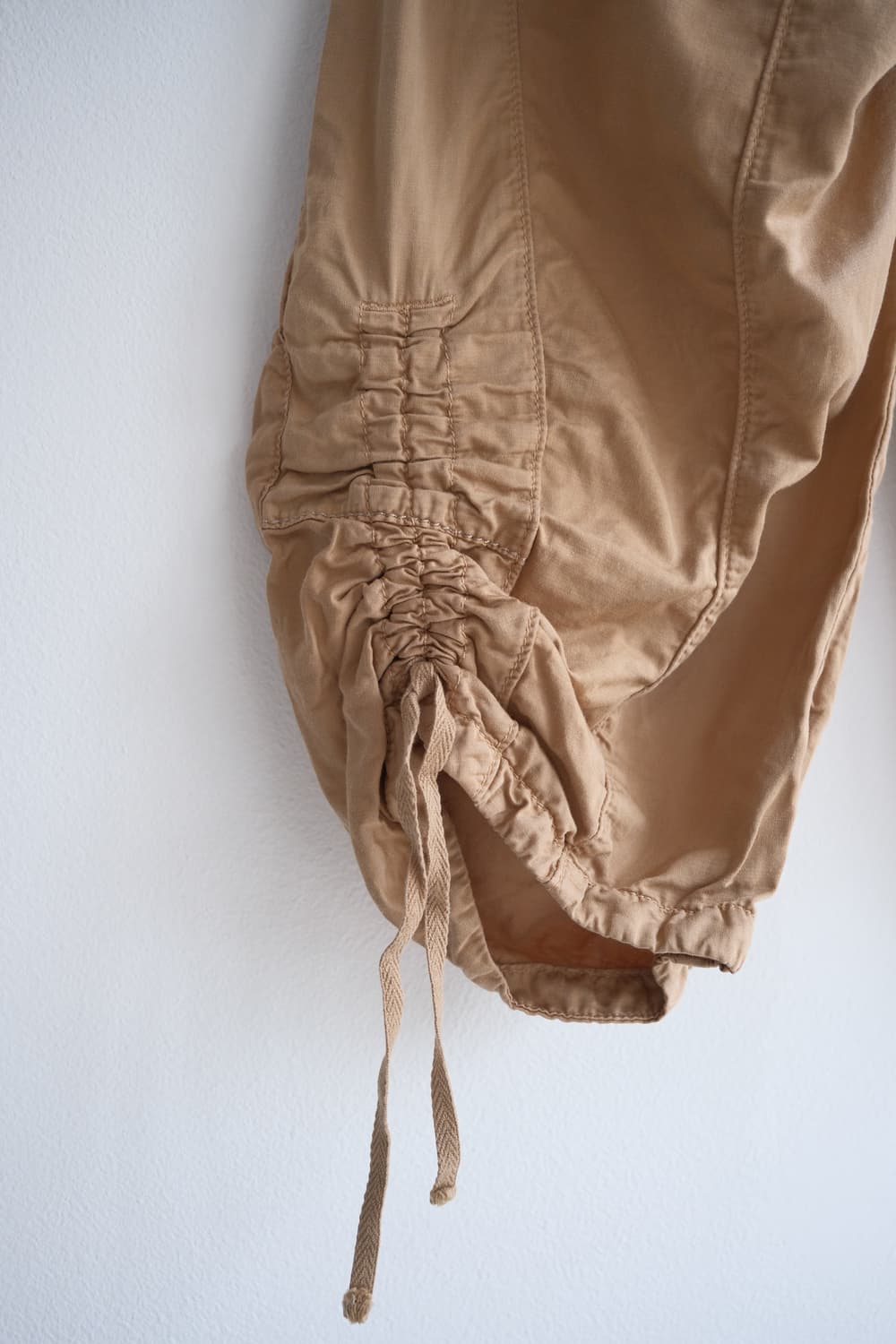Broken button detailed cargo capri pants 상품이미지6
