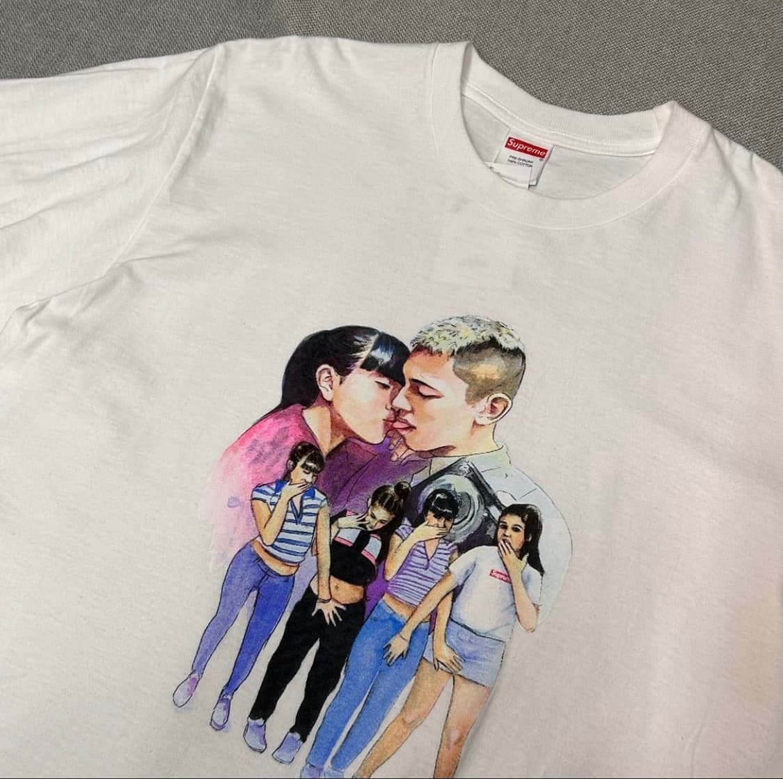 Supreme 슈프림 Kiss 반팔티셔츠 상품이미지1