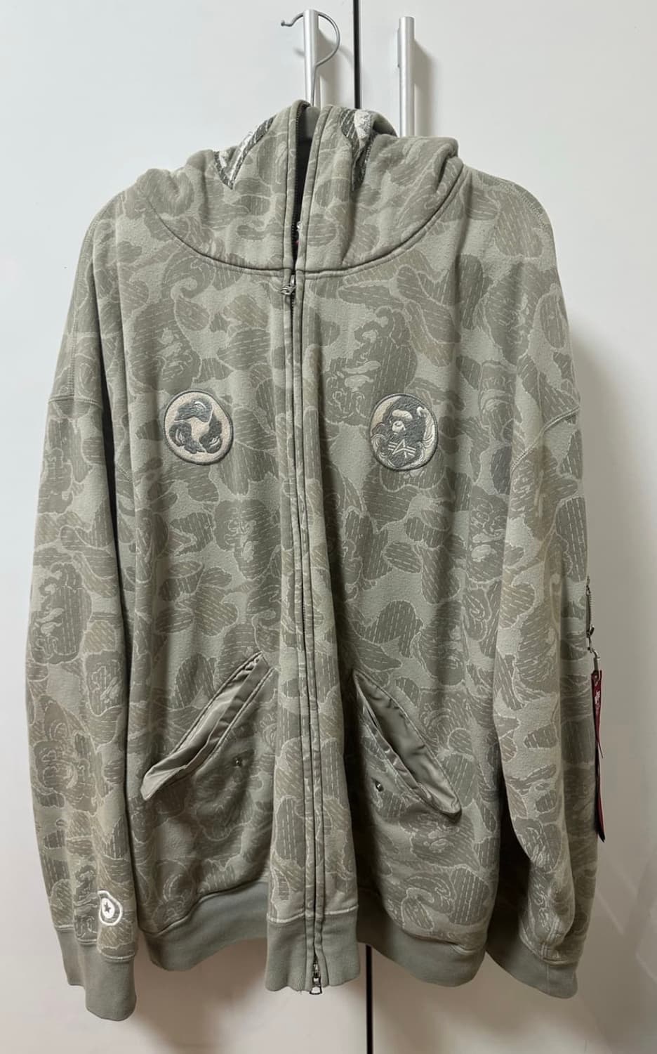 베이프x알파인더스트리 샤크 후드 2XL 상품이미지3