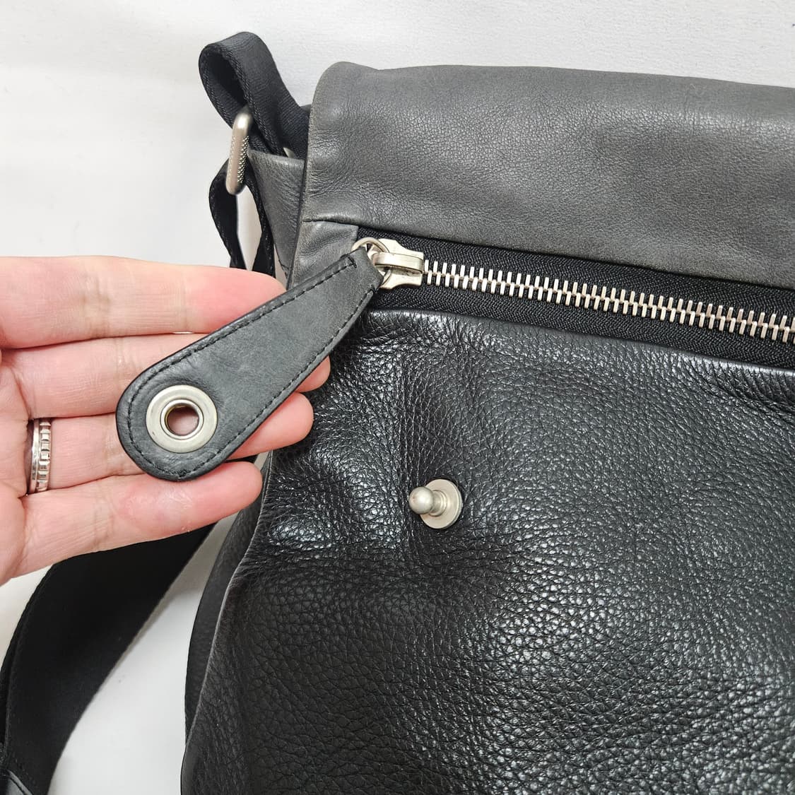 만다리나덕 리얼레더 크로스백 상품이미지3