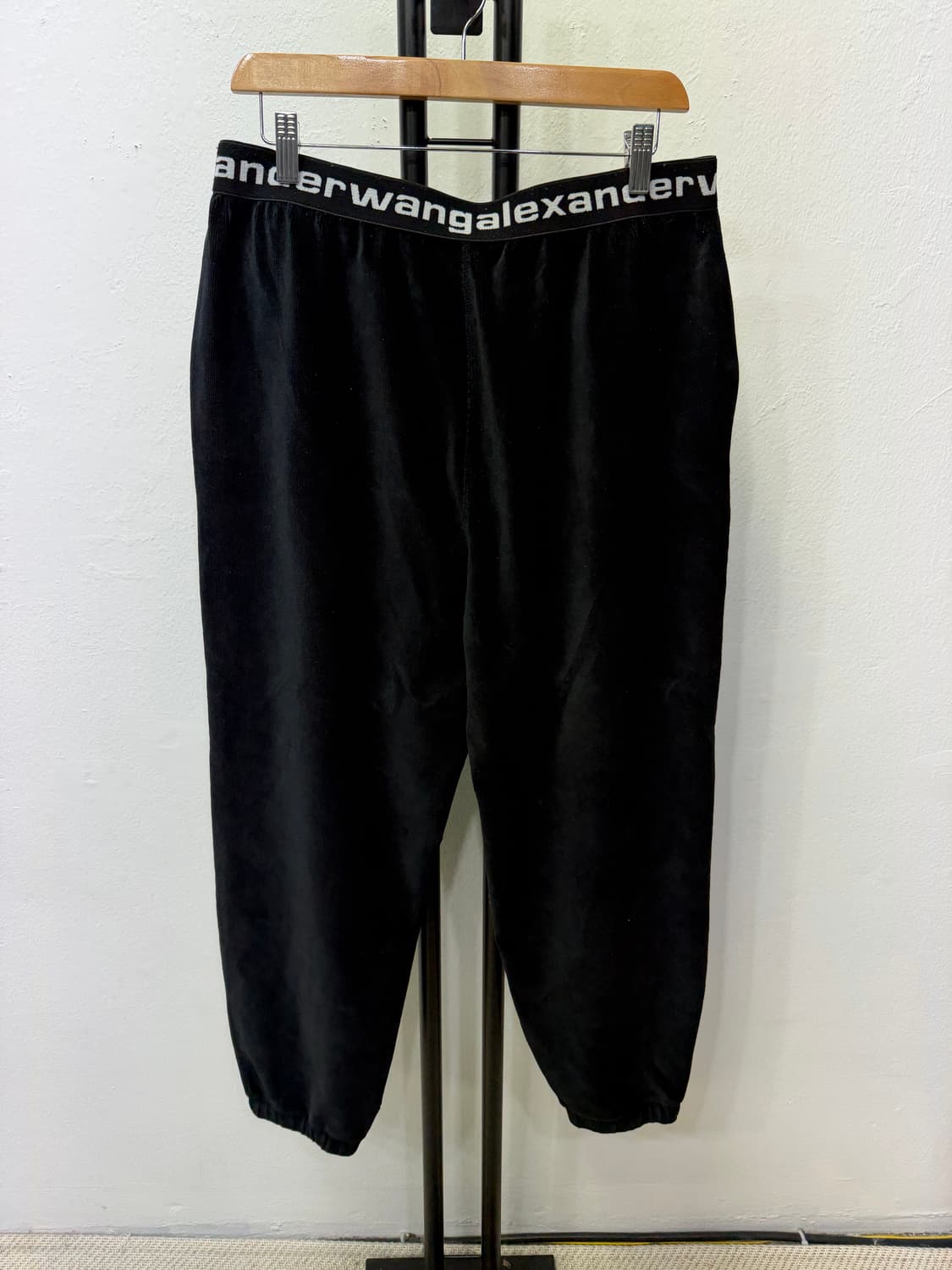 정품) 알렉산더왕 블랙 벨벳 스웻팬츠 L 상품이미지4