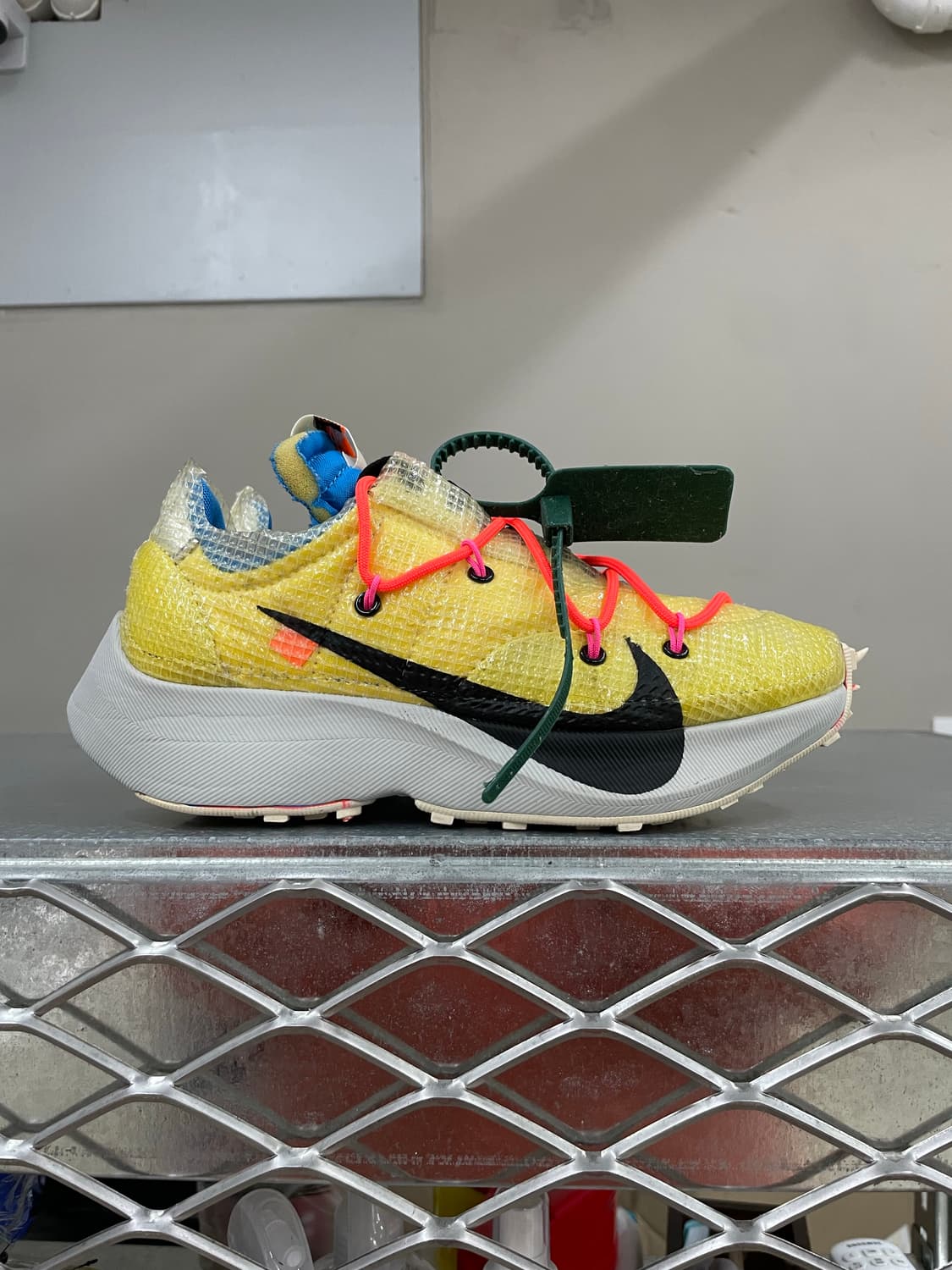 나이키 X 오프화이트 베이퍼 스트릿 옐로우 230 상품이미지4