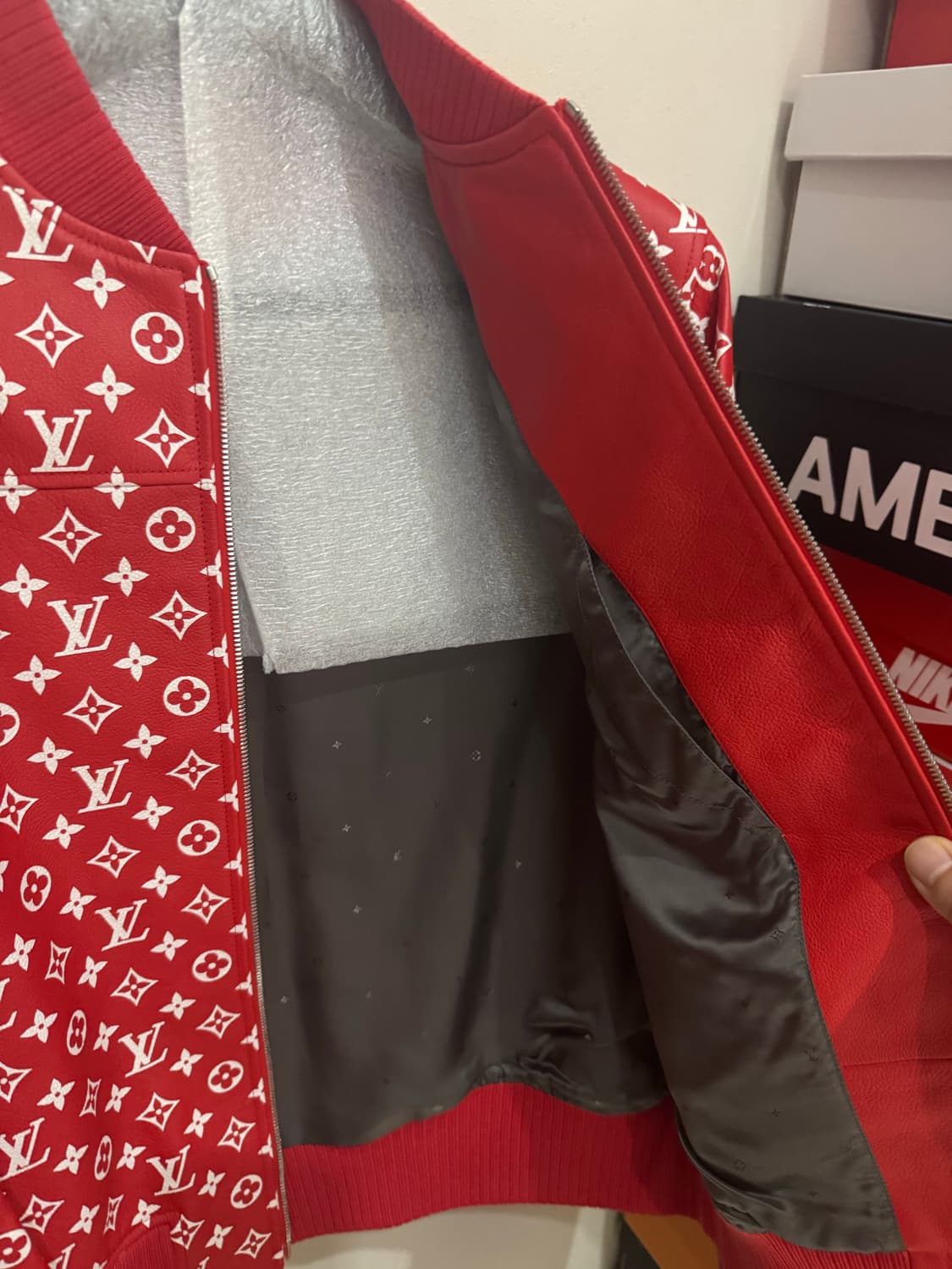 루이비통 슈프림 베이스볼 레더 자켓 상품이미지4