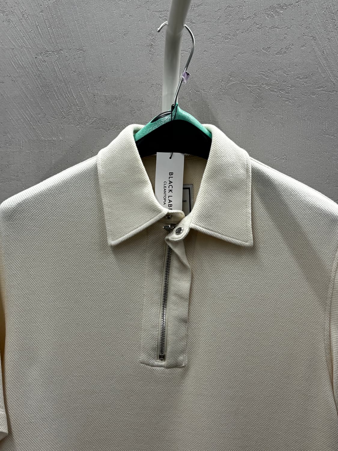 우영미 아이보리 지퍼 반팔 폴로티 L 상품이미지4