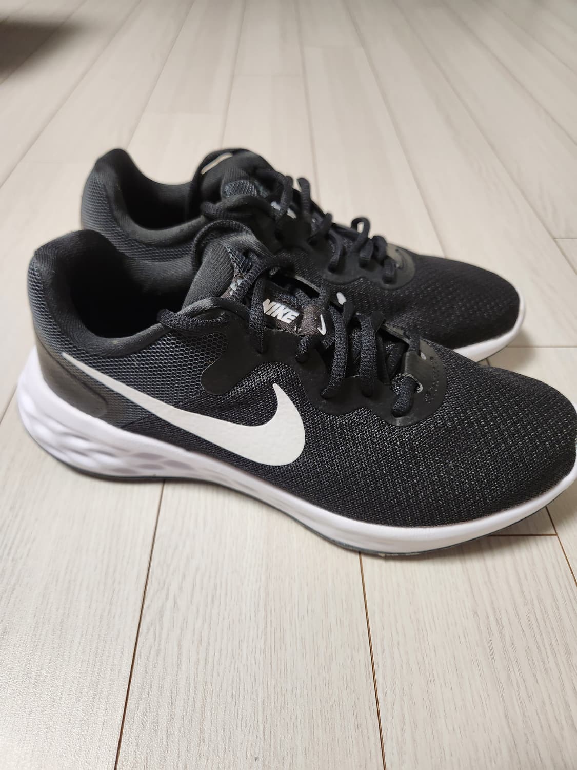 나이키 레볼루션 6 넥스트 네이처 DC3729-003 사이즈250

사용 상품이미지3