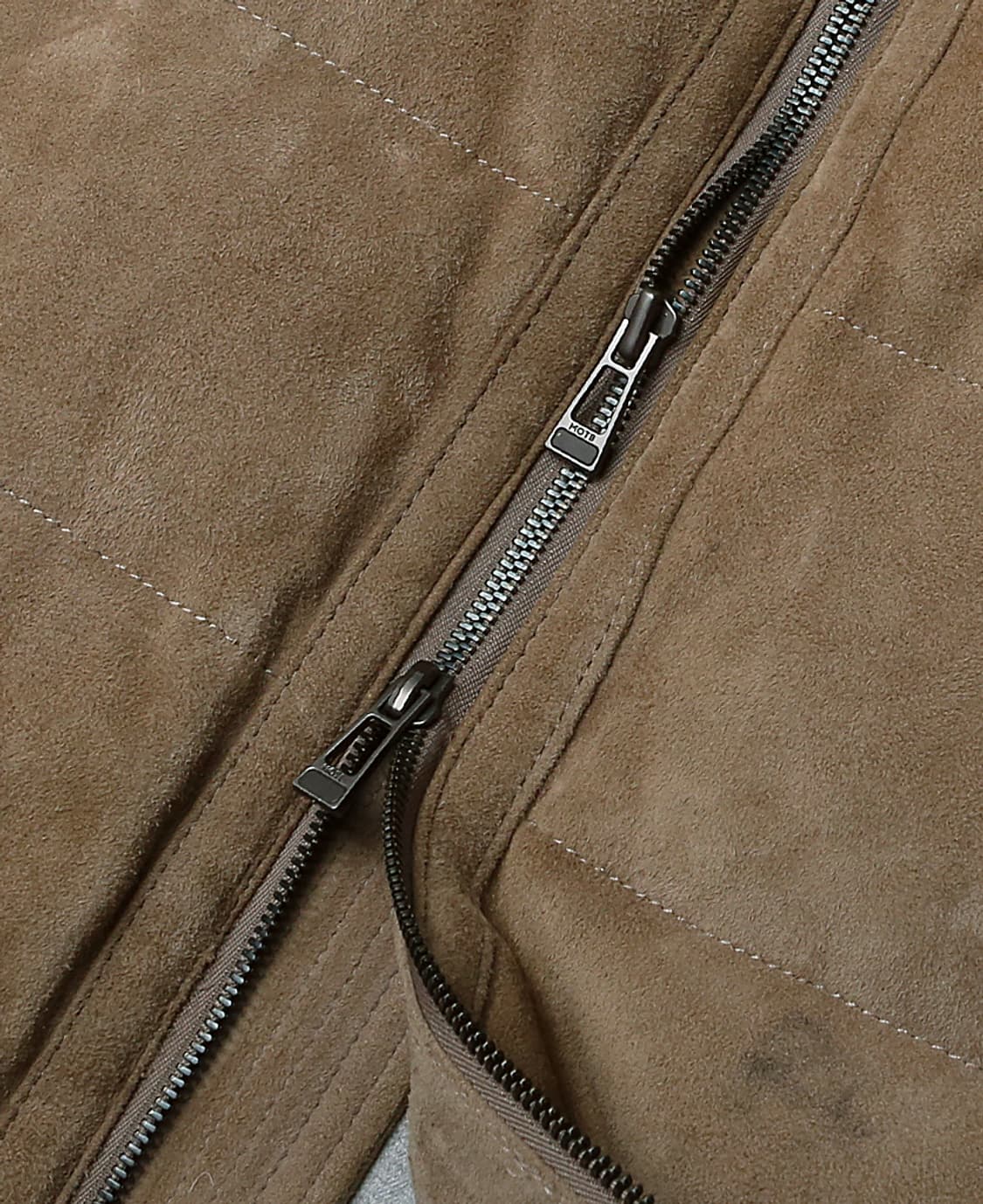 맨온더분 [Man On The Boon] 염소 스웨이드 구스 패딩 베스트 상품이미지4