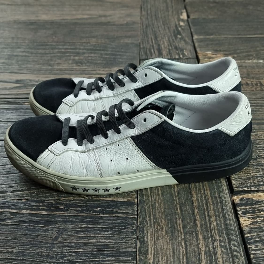 [오니츠카 타이거] 스웨이드 도킹 블랙 & 화이트 스니커즈 M19241 상품이미지3