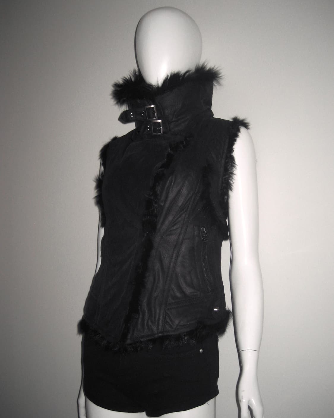 블랙 퍼 조끼 하이넥 버클 베스트 갸루펑크 상품이미지1