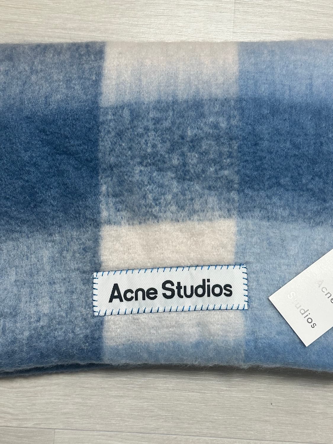 아크네스튜디오 모헤어 체크 머플러 상품이미지1