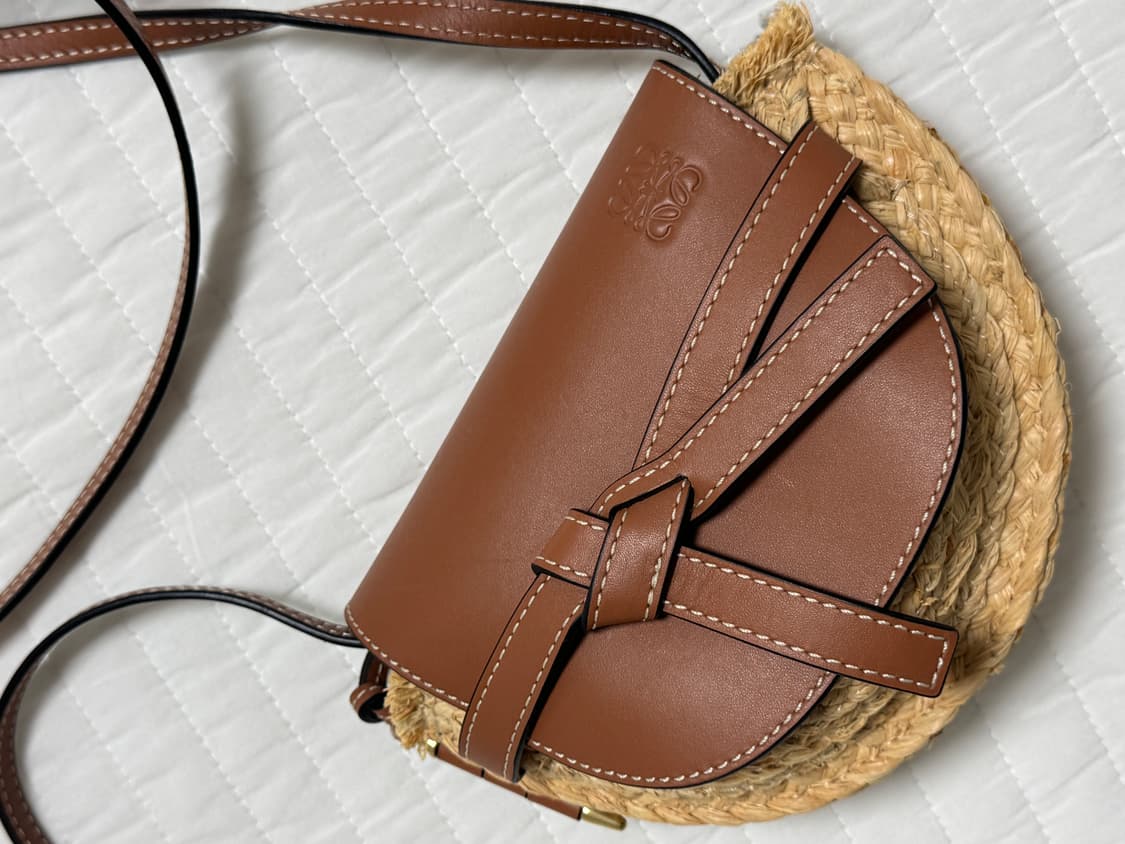 로에베 가죽 라탄 크로스백 상품이미지2