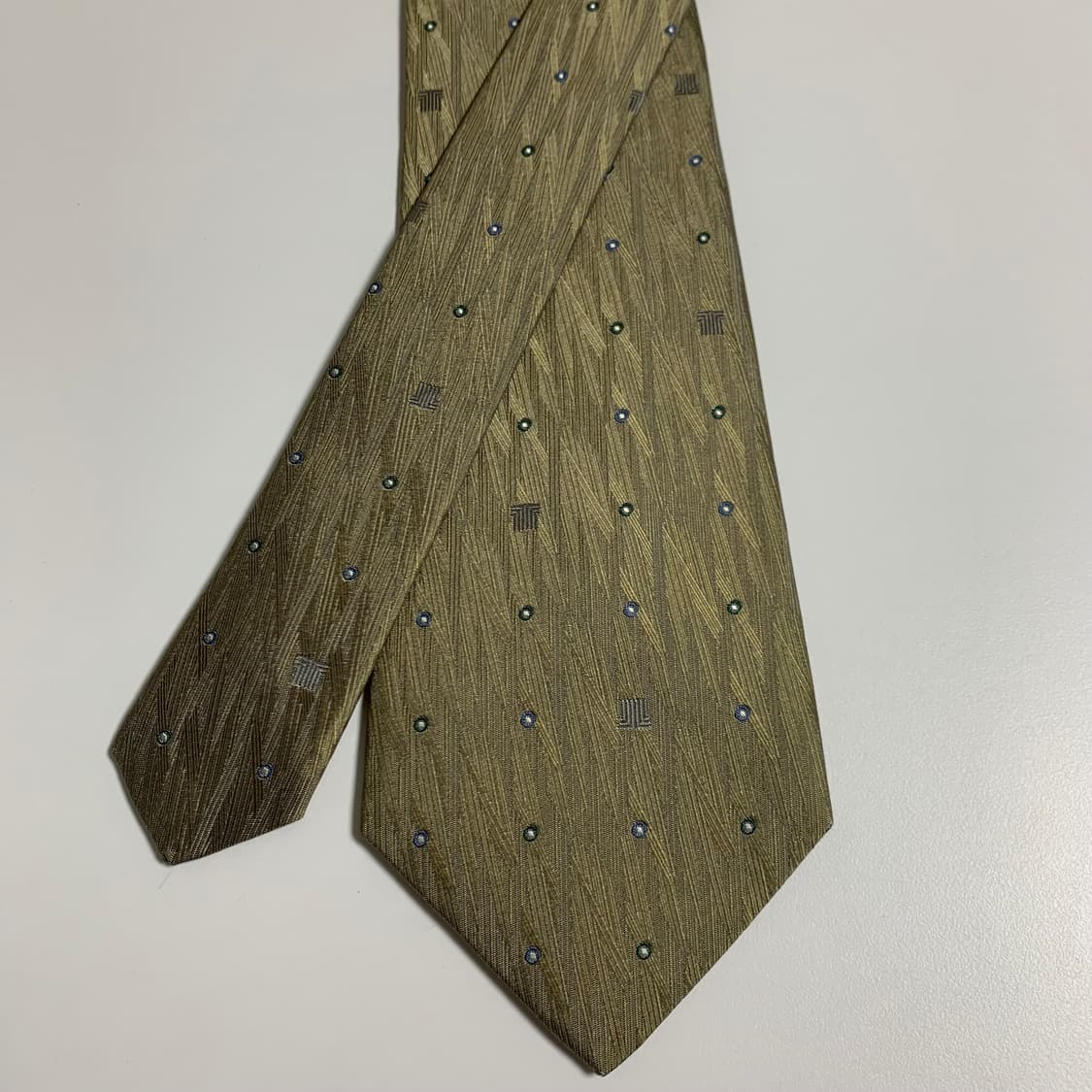 랑방(LANVIN) 모노그램 명품 100실크 결혼식룩 코디 A+등급 상품이미지4