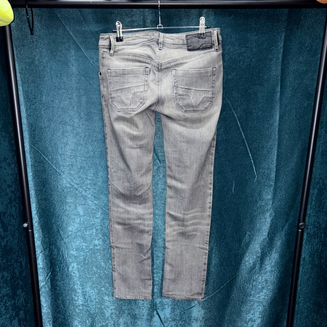 (29) 디젤 NEVY 레이디 슬림핏 그레이 진 상품이미지3