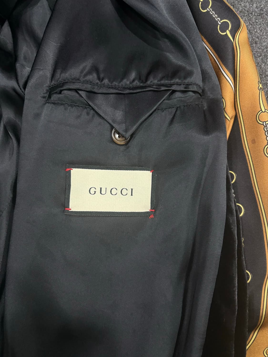 GUCCI HORSEBIT LOGO JACKET BLACK 상품이미지2