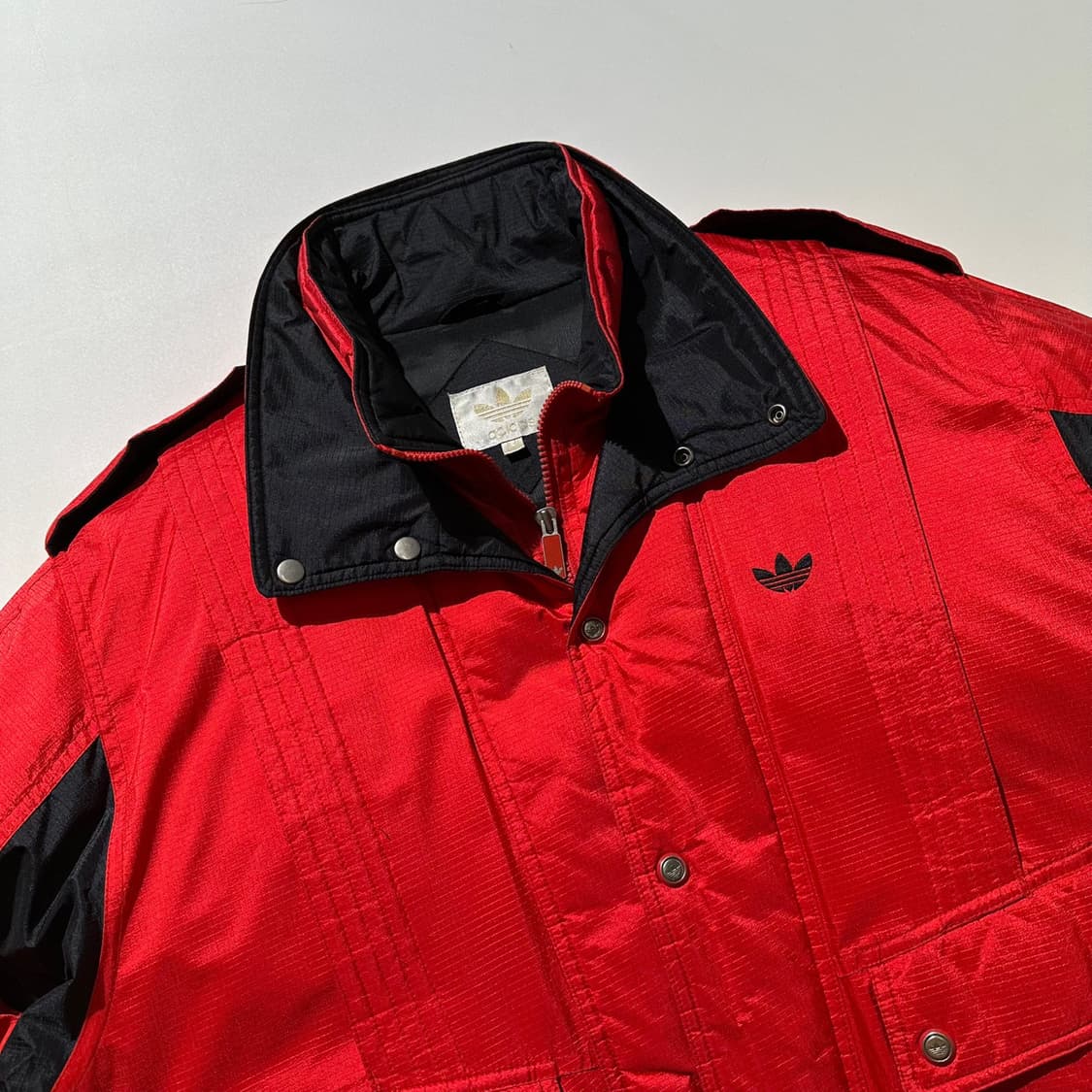 아디다스 90’s 올드스쿨 로고 견장 숏패딩 상품이미지3