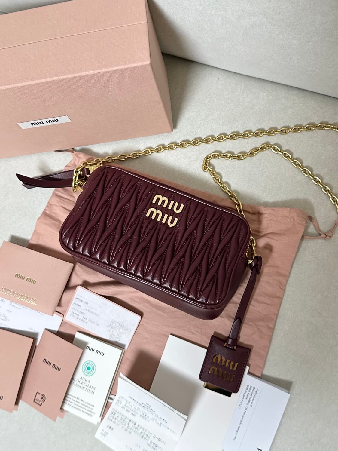 [새상품급 정품] 미우미우 마테라쎄 크로스백 상품이미지8