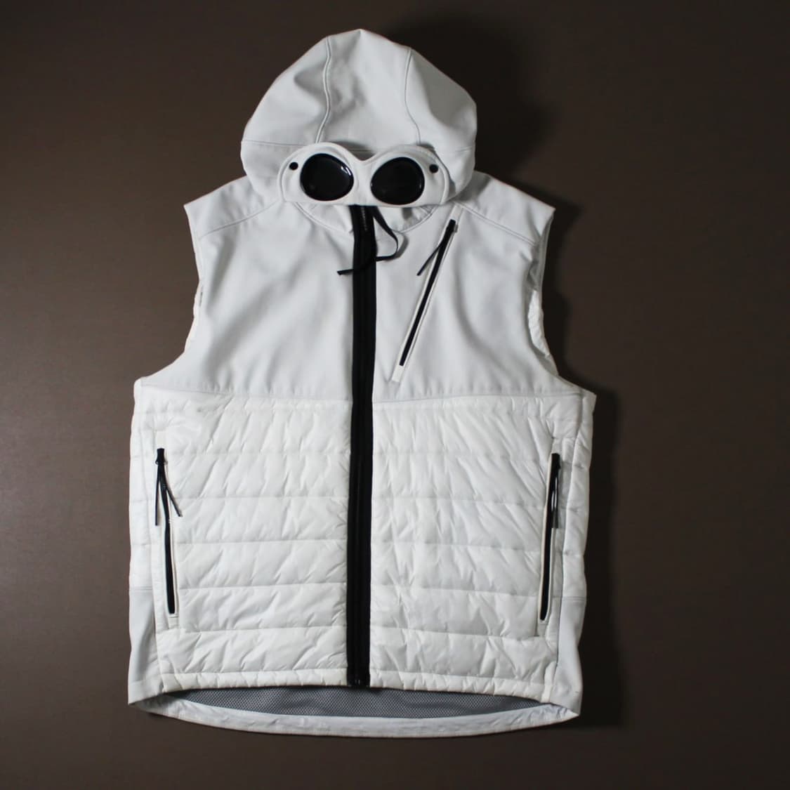 C.P. Company 고글 후드 패딩 베스트  상품이미지1