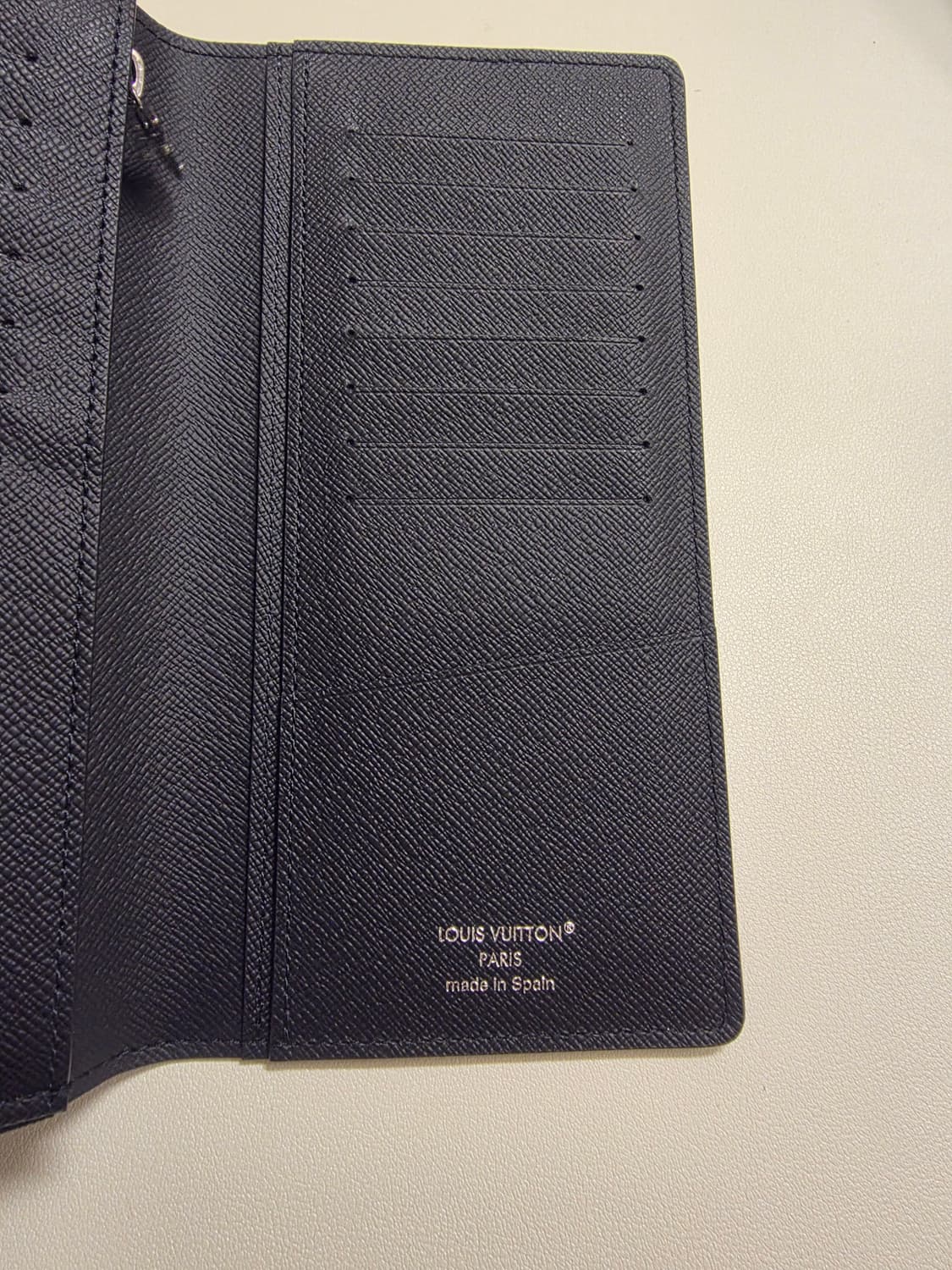 [25년식] 루이비통 브라짜 이클립스 모노그램 장지갑 상품이미지4