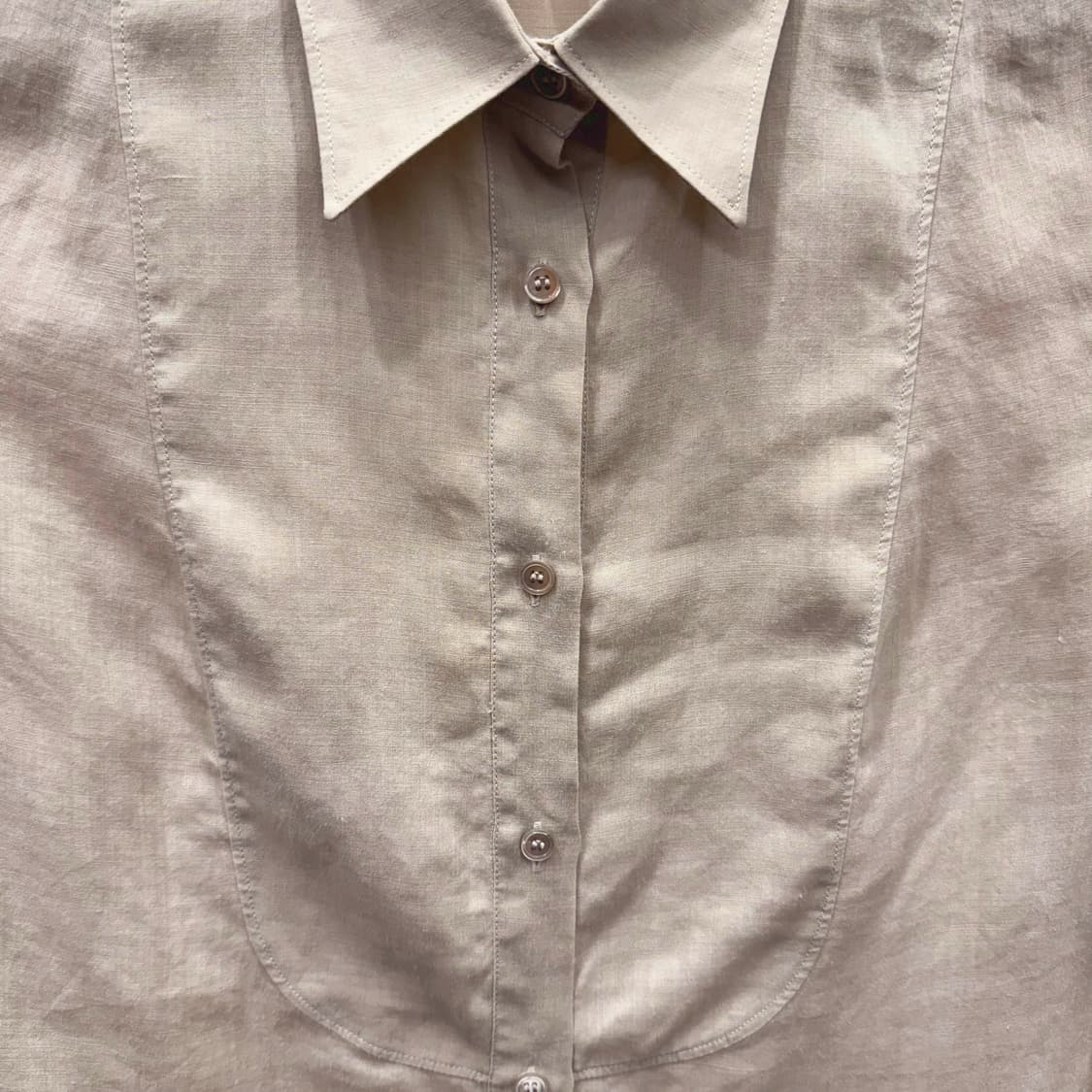 아르마니 익스체인지 라운드 패널 버튼업 셔츠 절개 라인 디테일 베이지 상품이미지6