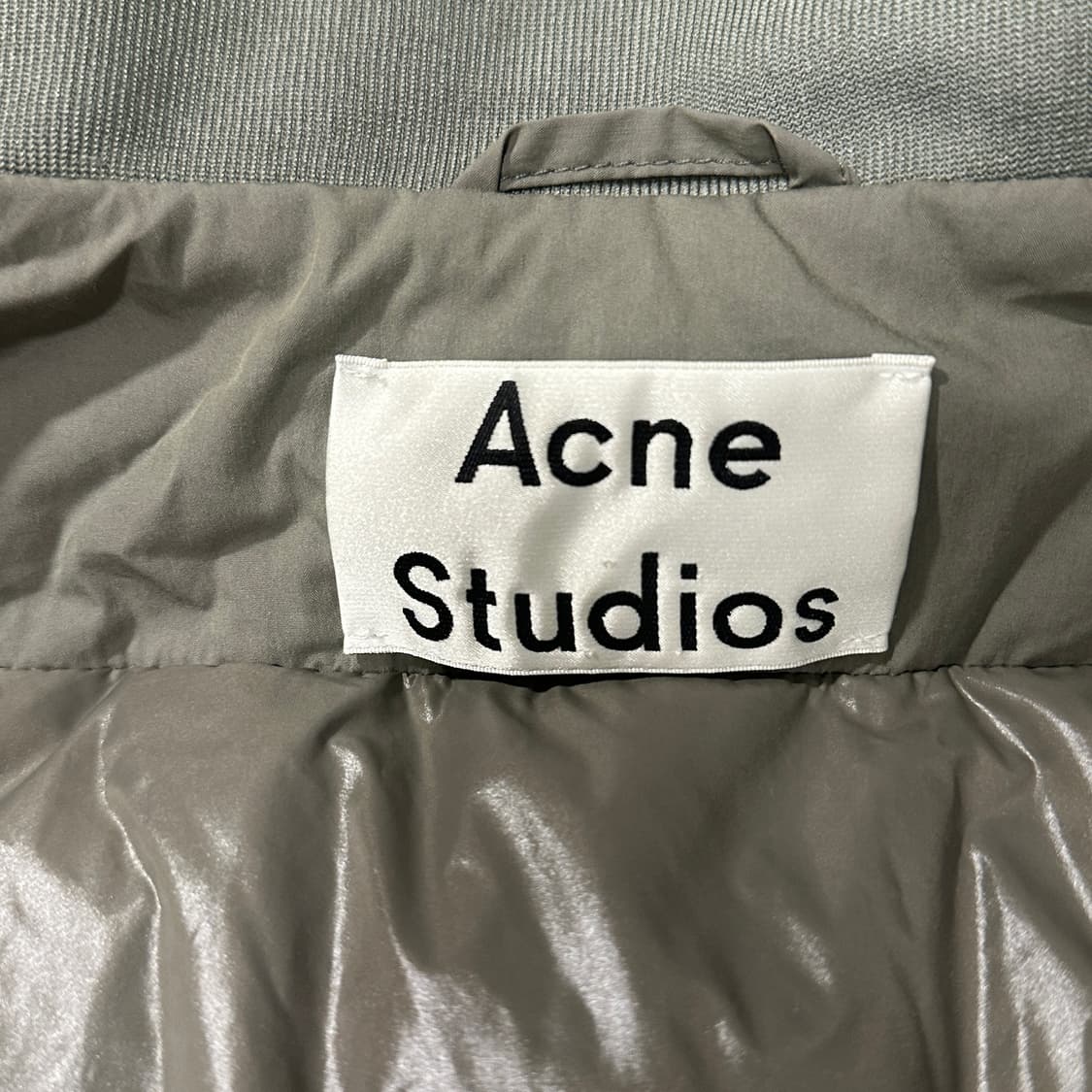 아크네 스튜디오 하이넥 크롭 패딩 카키 상품이미지6