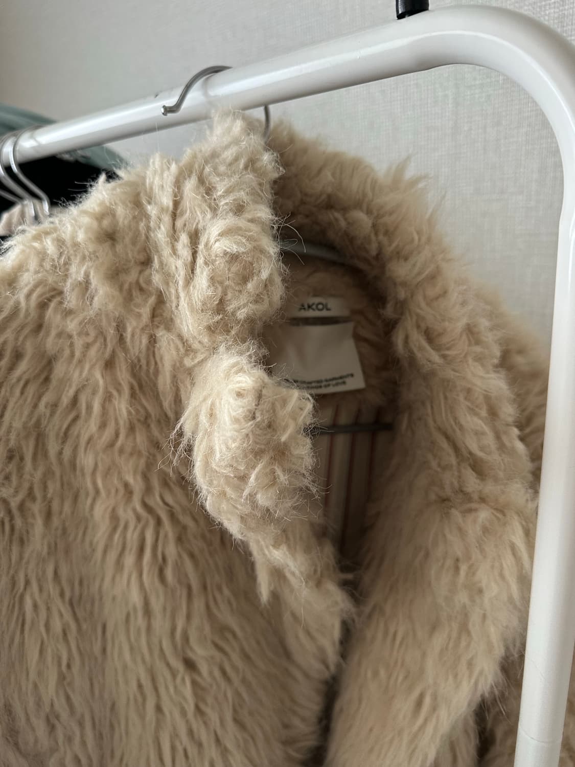 akol 아콜 CRINKLY FUR JACKET - BEIGE 상품이미지9