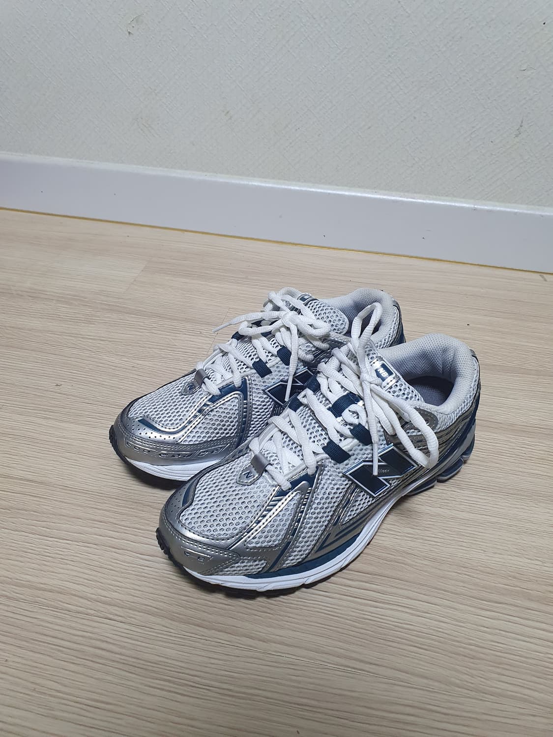 뉴발란스 1906R 운동화 250 상품이미지4